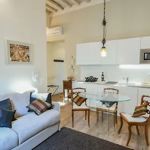 Oltrarno's Sweet Rose - Free Parking! Apartament